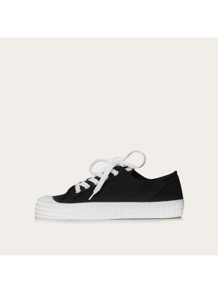 Novesta Star Master sneakersy damskie VEGAN, czarne na białym| Balagan Studio