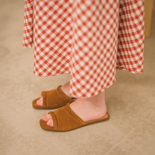 Karit slides, caramel velvet | Balagan Studio