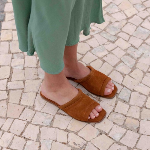 Karit slides, caramel velvet | Balagan Studio