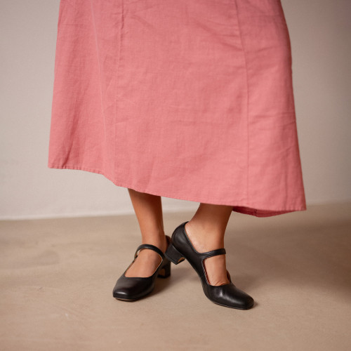 Dora Low Heels, black | Balagan Studio