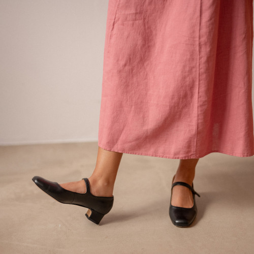 Dora Low Heels, black | Balagan Studio