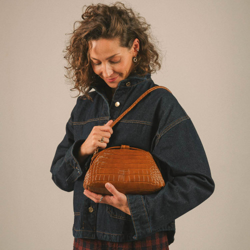 Hug bag torebka M, karmelowy wzór krokodyla | Balagan Studio