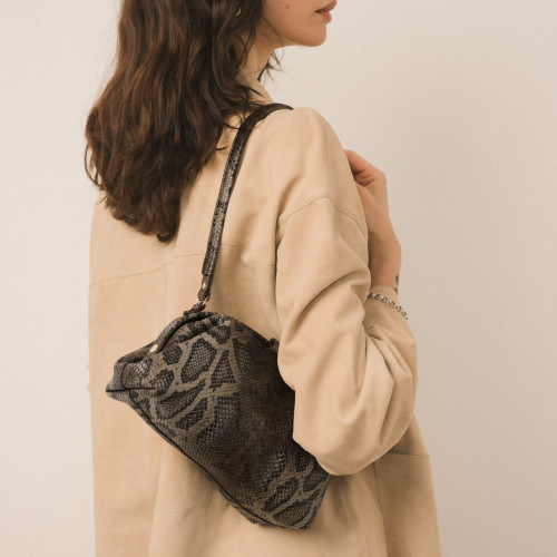 Hug bag torebka M, brązowy wzór pytona | Balagan Studio