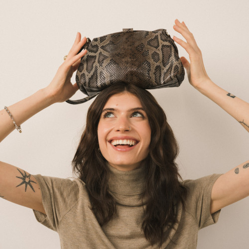 Hug bag torebka M, brązowy wzór pytona | Balagan Studio