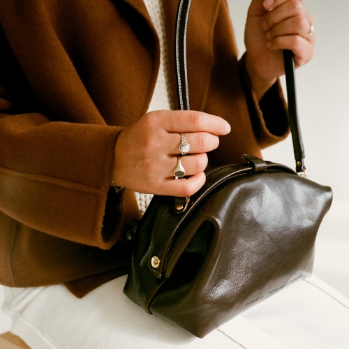 Hug bag torebka M, ciemny brąz OUTLET | Balagan Studio